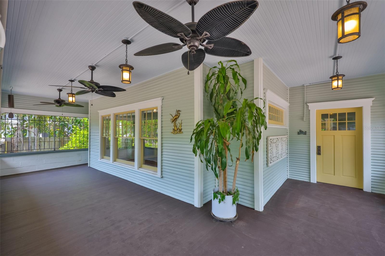 Listing photo id 10 for 1825 2nd Street S