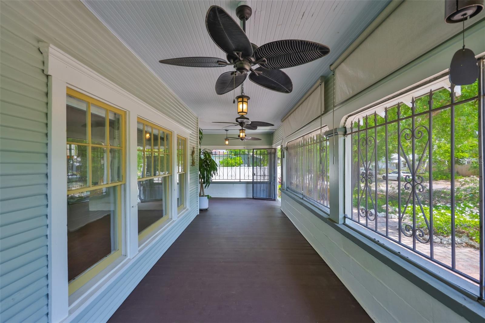 Listing photo id 11 for 1825 2nd Street S