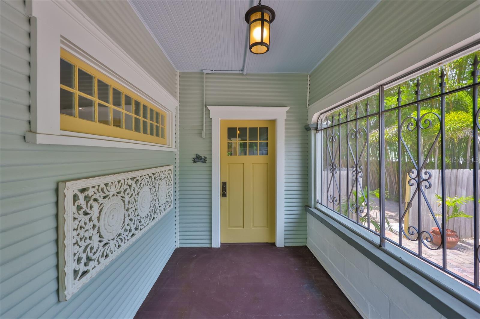 Listing photo id 12 for 1825 2nd Street S