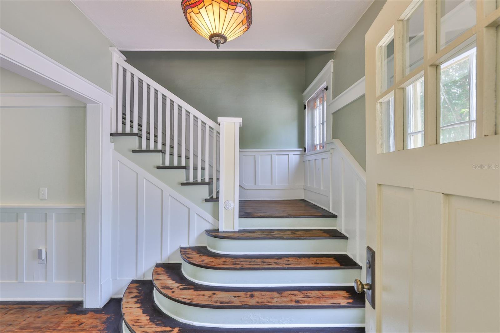 Listing photo id 13 for 1825 2nd Street S