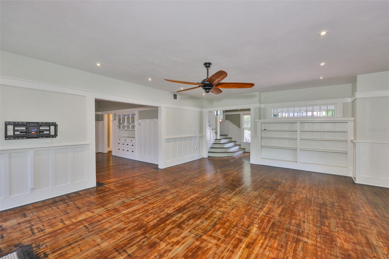 Listing photo id 14 for 1825 2nd Street S
