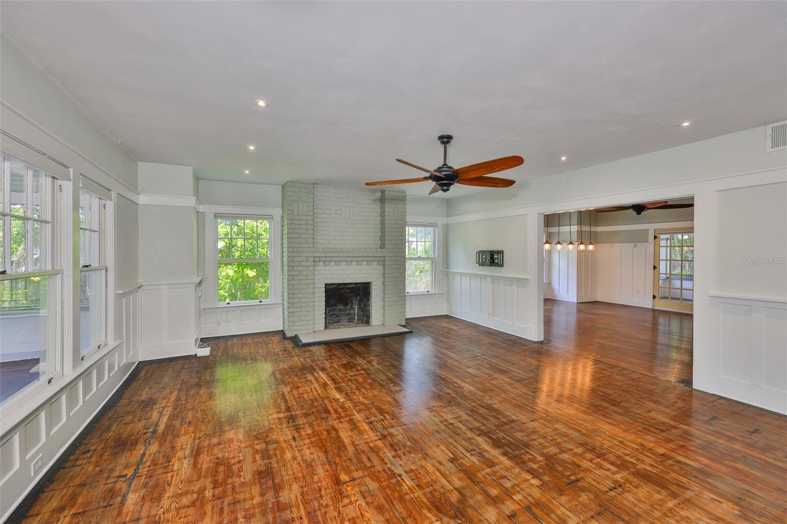 Listing photo id 15 for 1825 2nd Street S