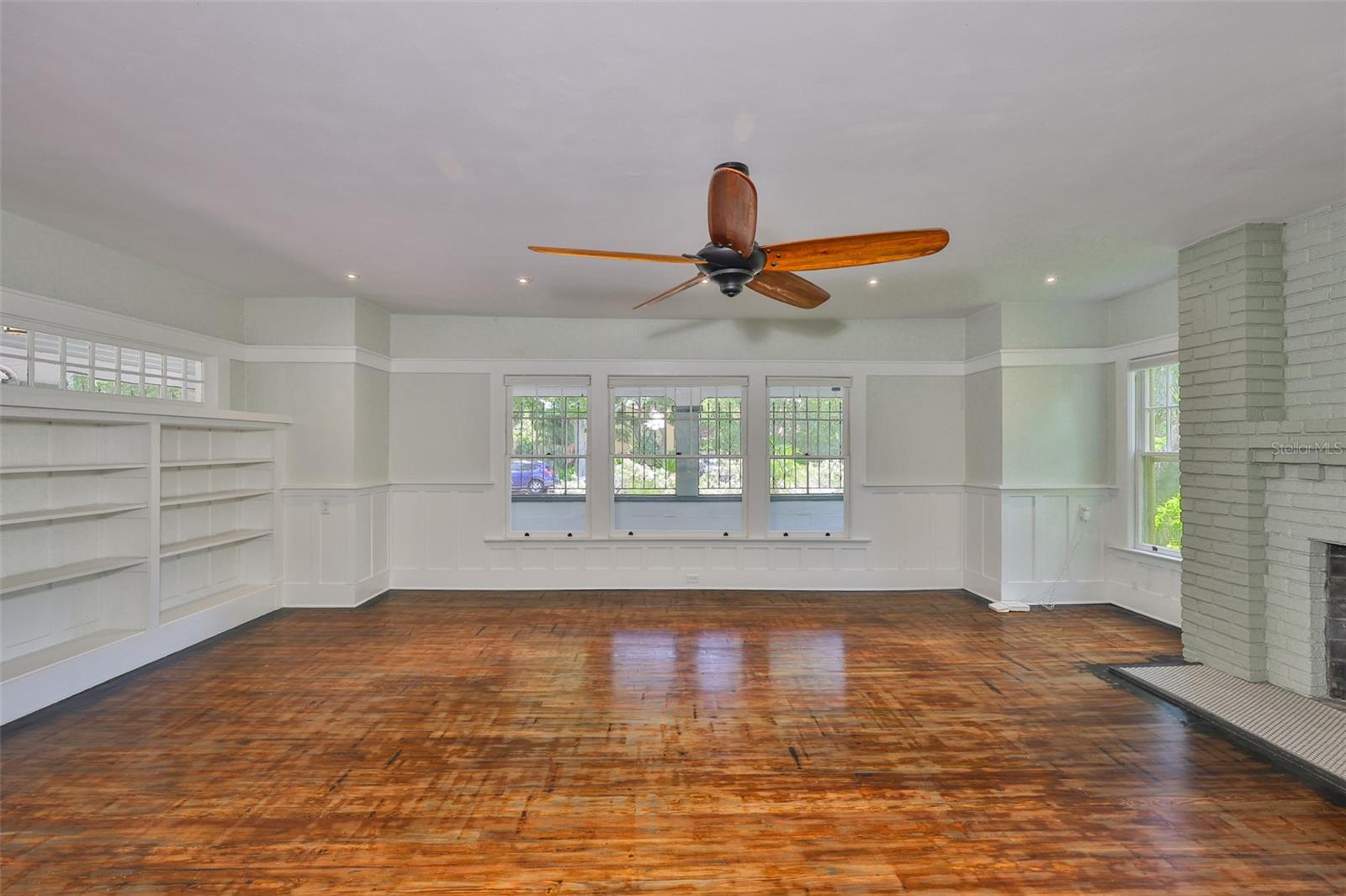 Listing photo id 16 for 1825 2nd Street S