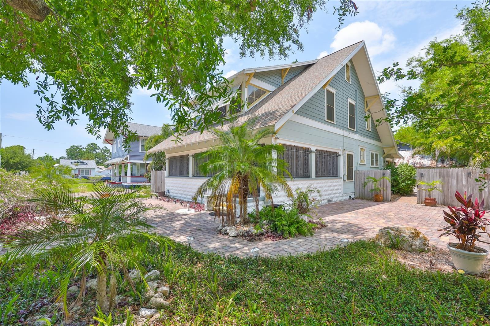 Listing photo id 0 for 1825 2nd Street S