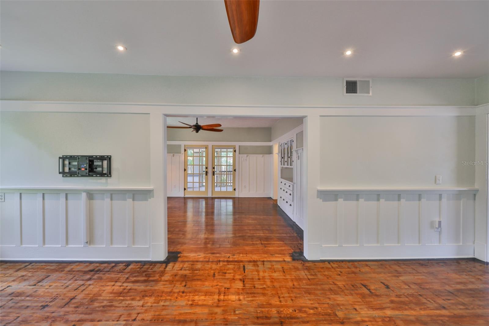 Listing photo id 18 for 1825 2nd Street S