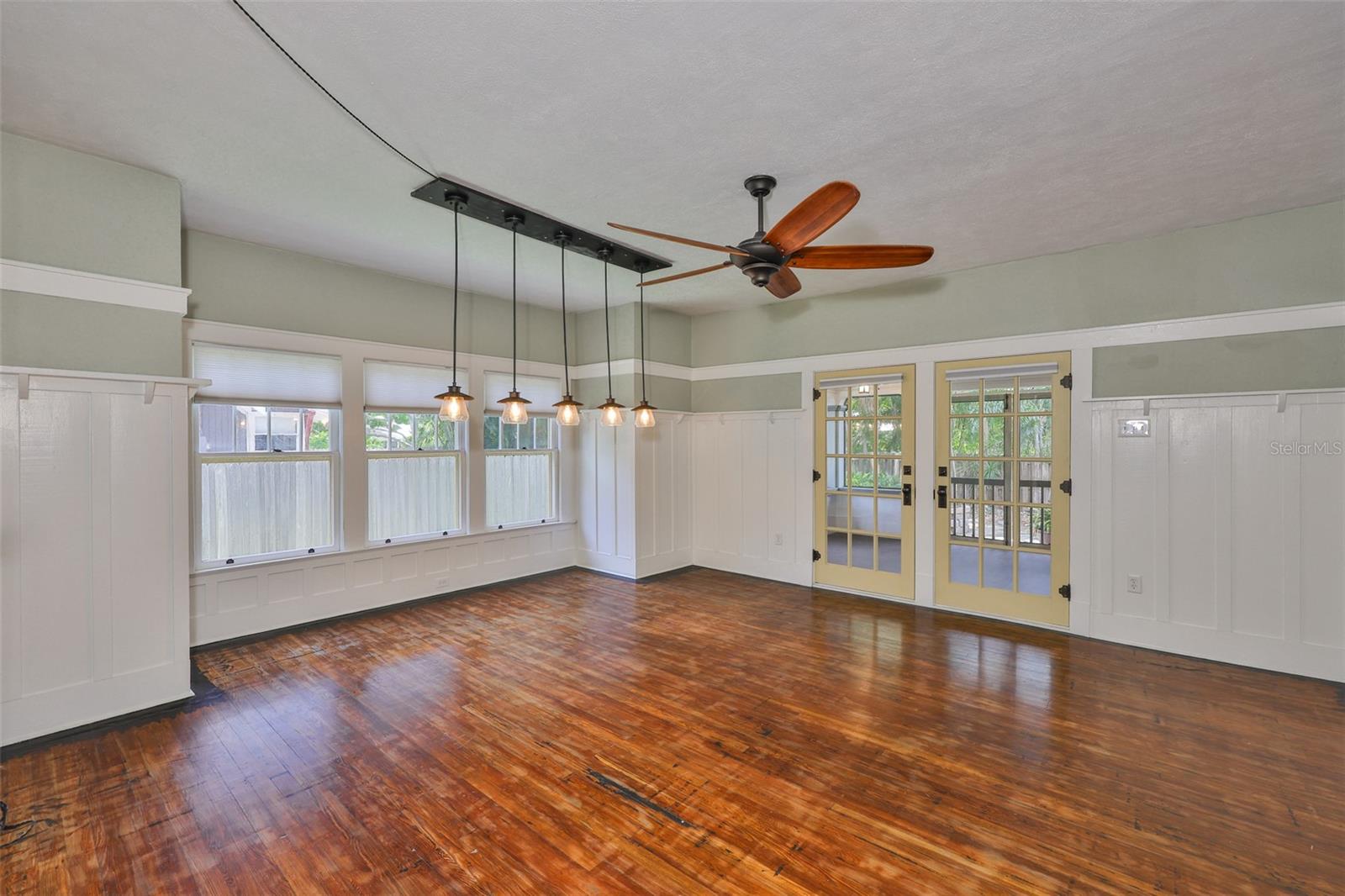 Listing photo id 19 for 1825 2nd Street S