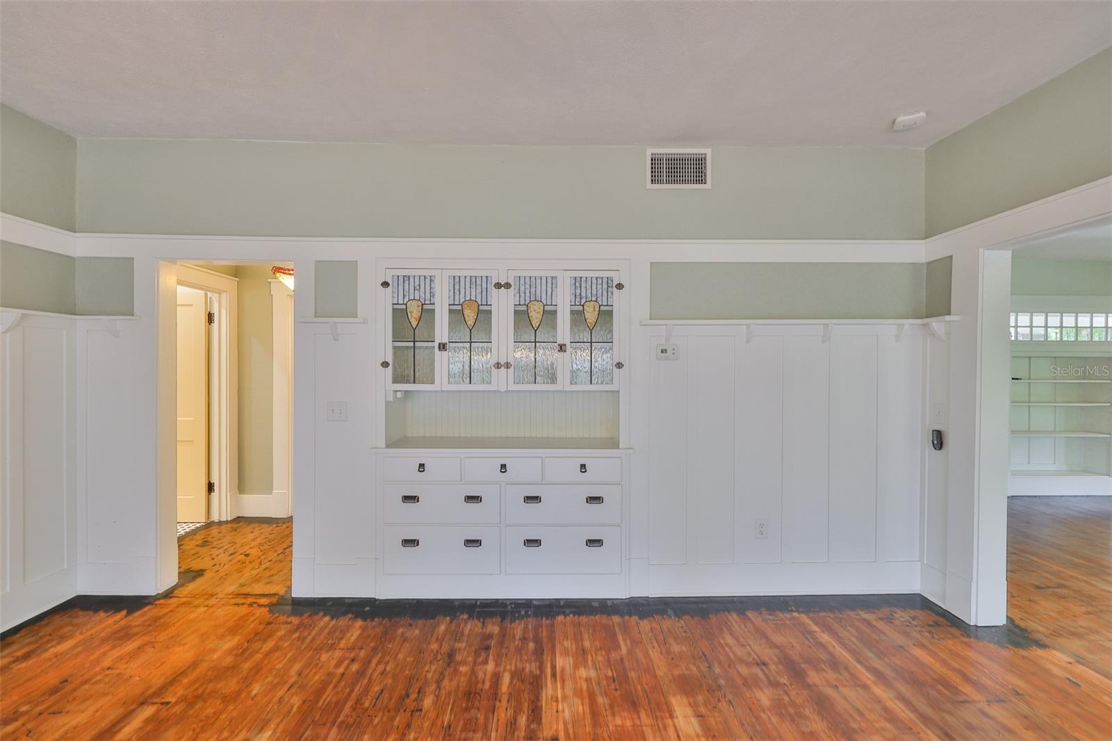 Listing photo id 23 for 1825 2nd Street S