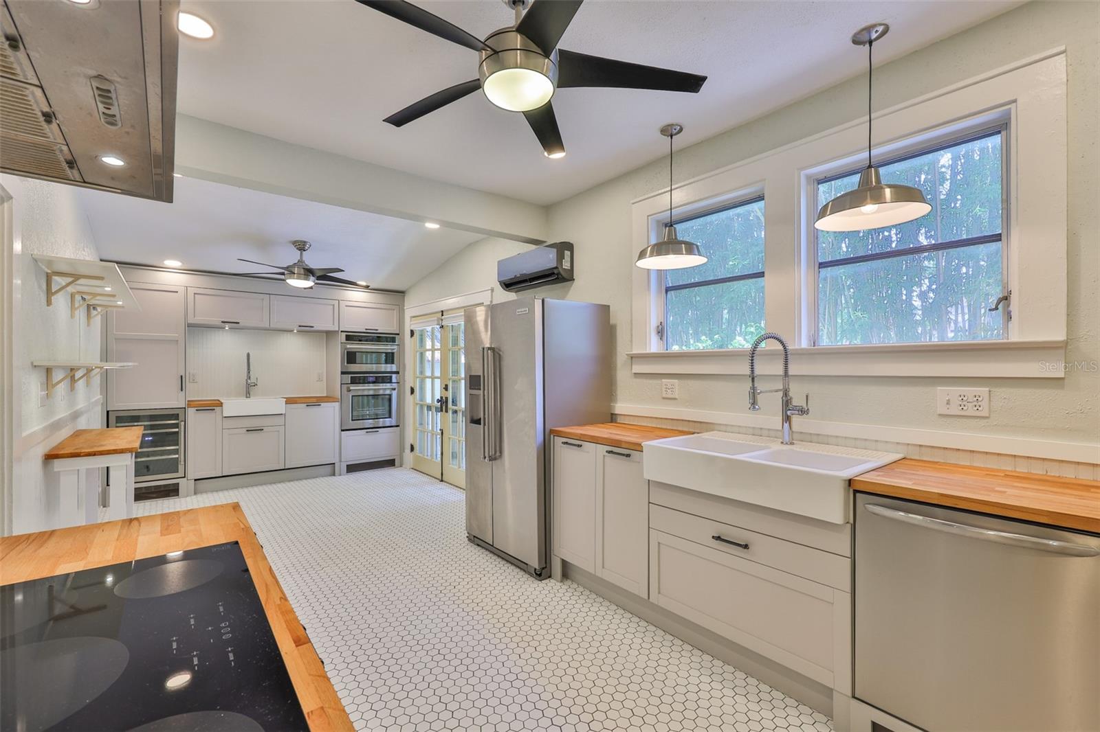 Listing photo id 24 for 1825 2nd Street S