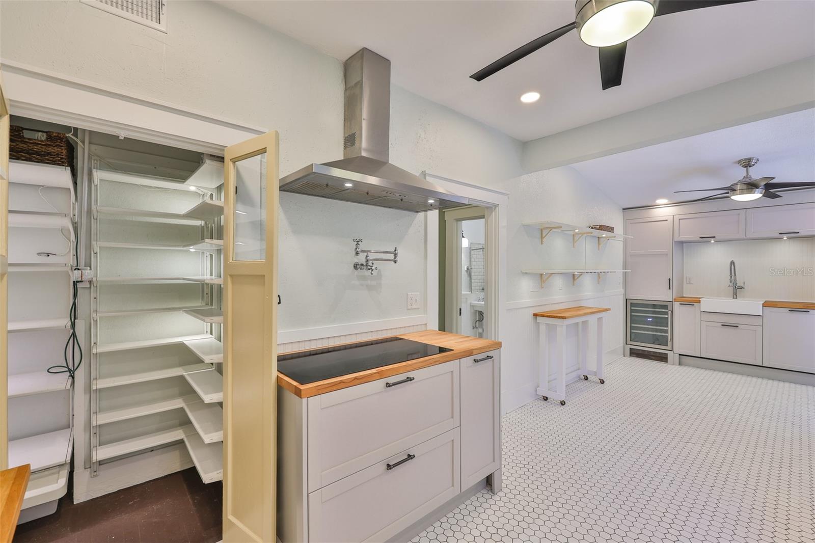 Listing photo id 26 for 1825 2nd Street S