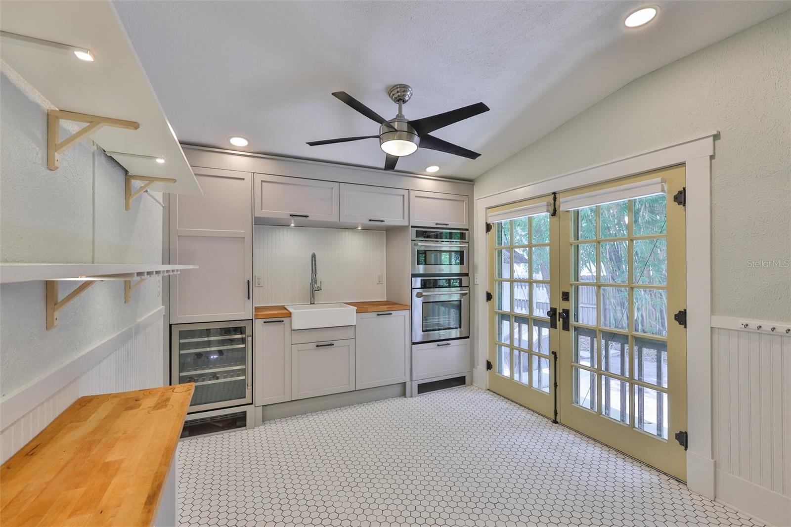 Listing photo id 28 for 1825 2nd Street S