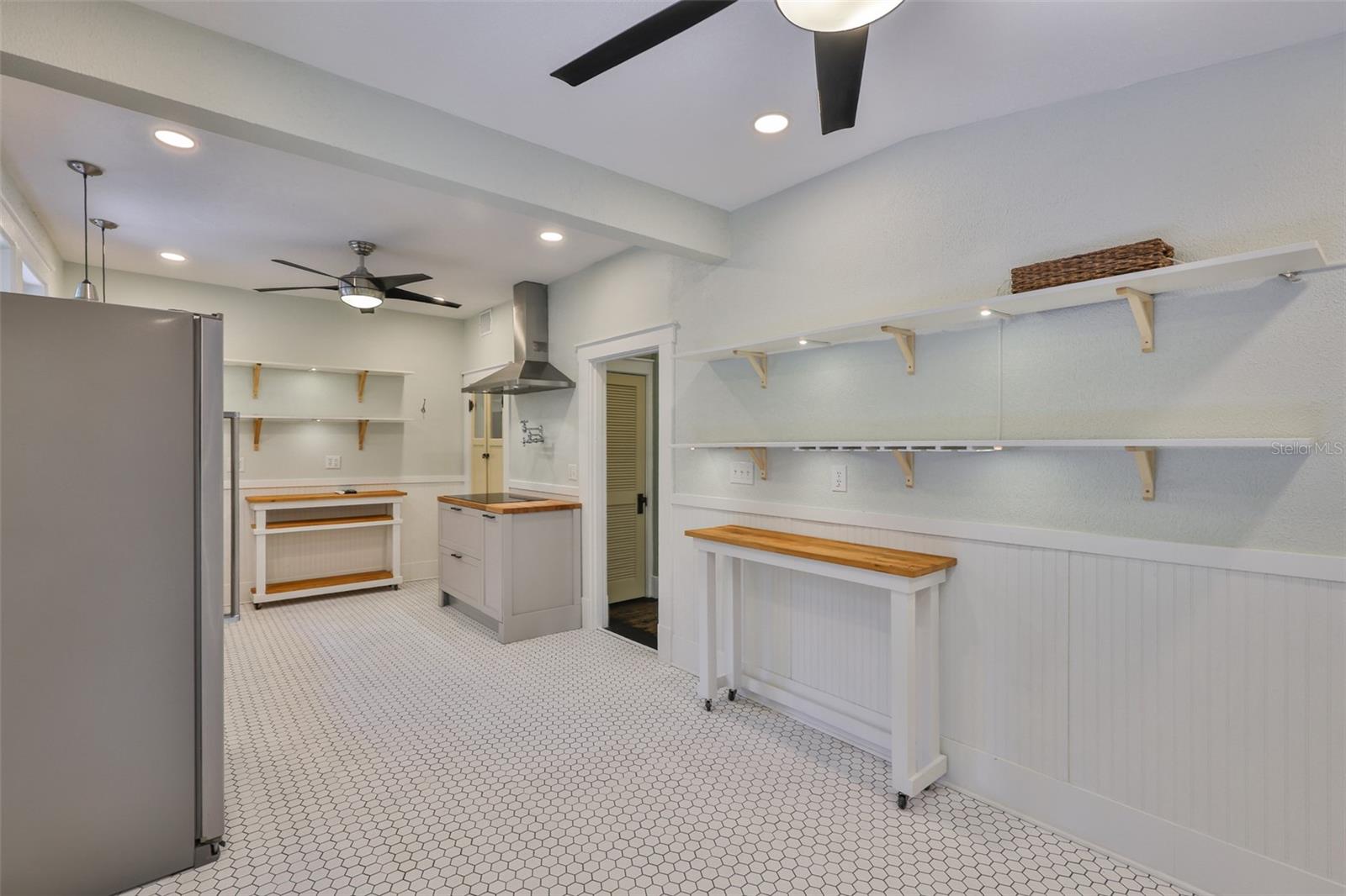 Listing photo id 30 for 1825 2nd Street S