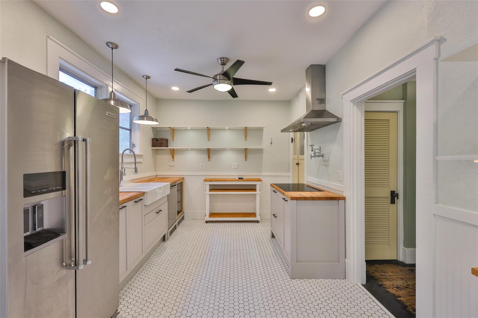 Listing photo id 31 for 1825 2nd Street S