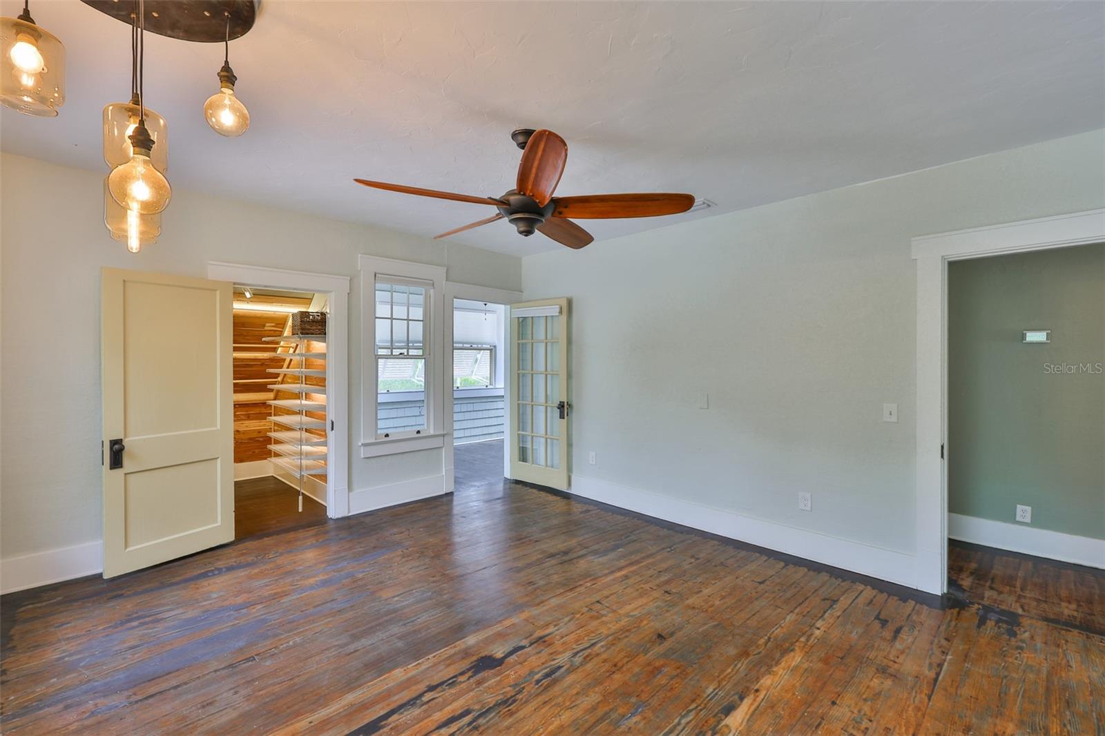 Listing photo id 37 for 1825 2nd Street S