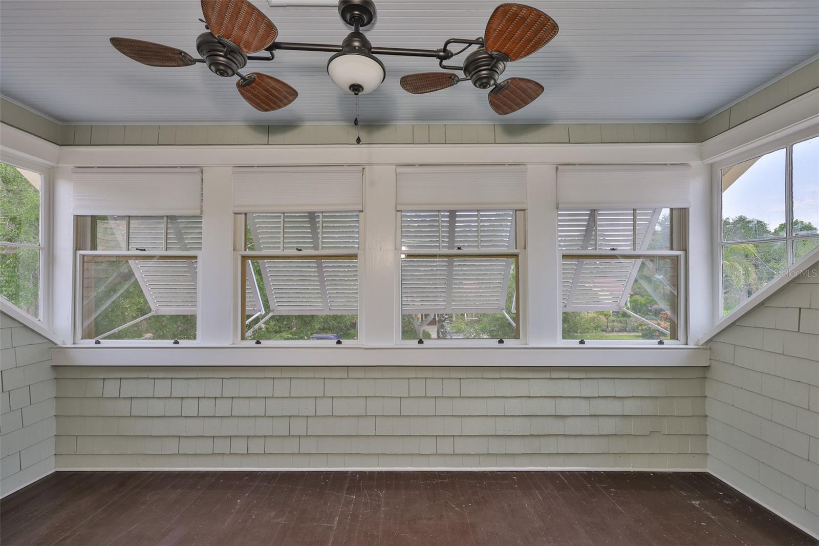 Listing photo id 39 for 1825 2nd Street S