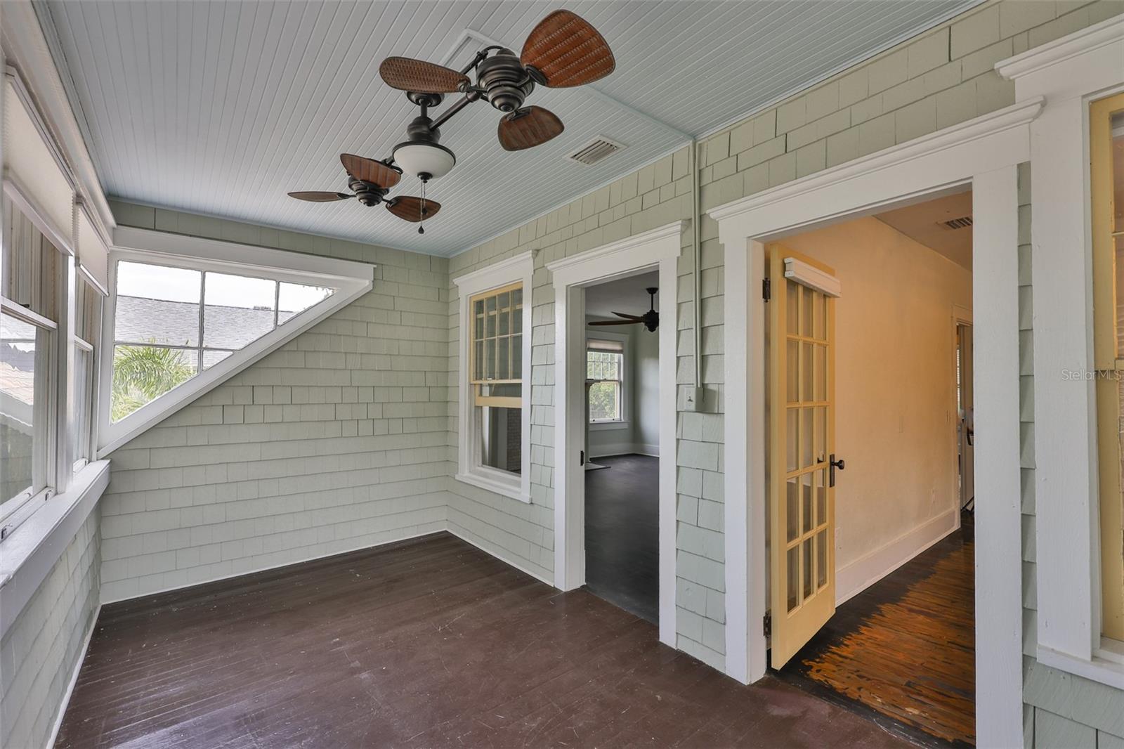 Listing photo id 40 for 1825 2nd Street S