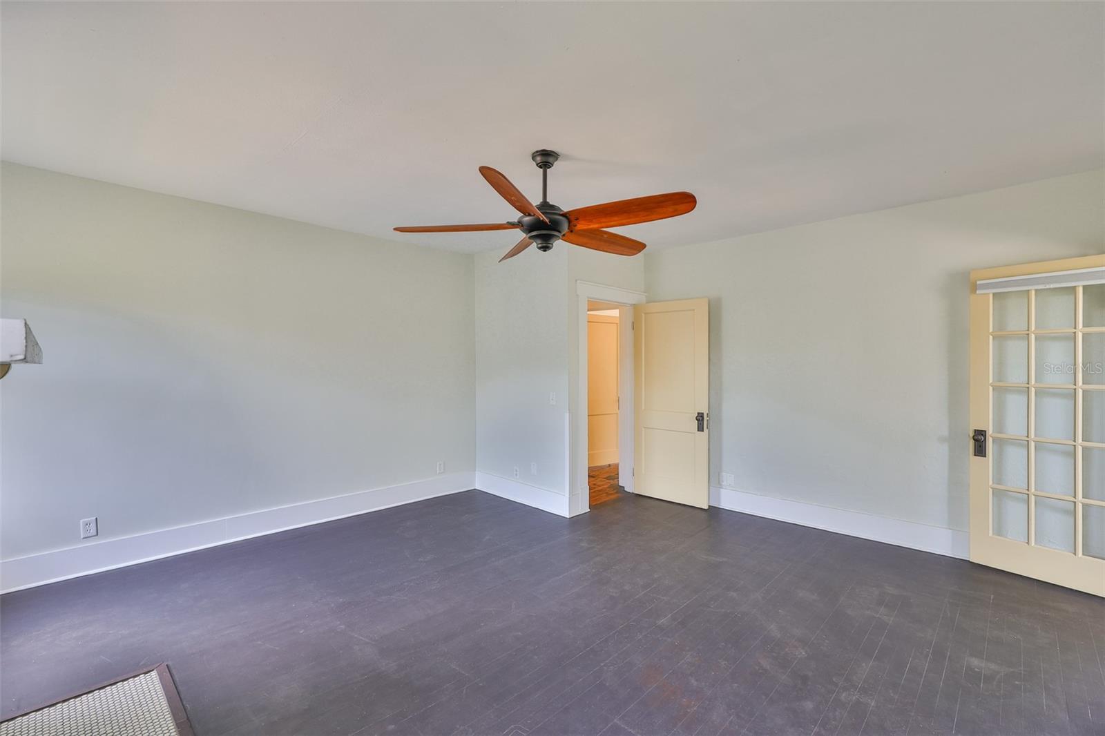 Listing photo id 44 for 1825 2nd Street S