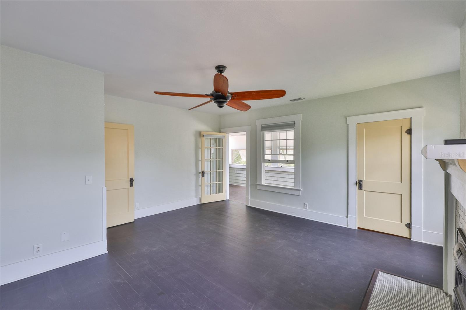 Listing photo id 45 for 1825 2nd Street S