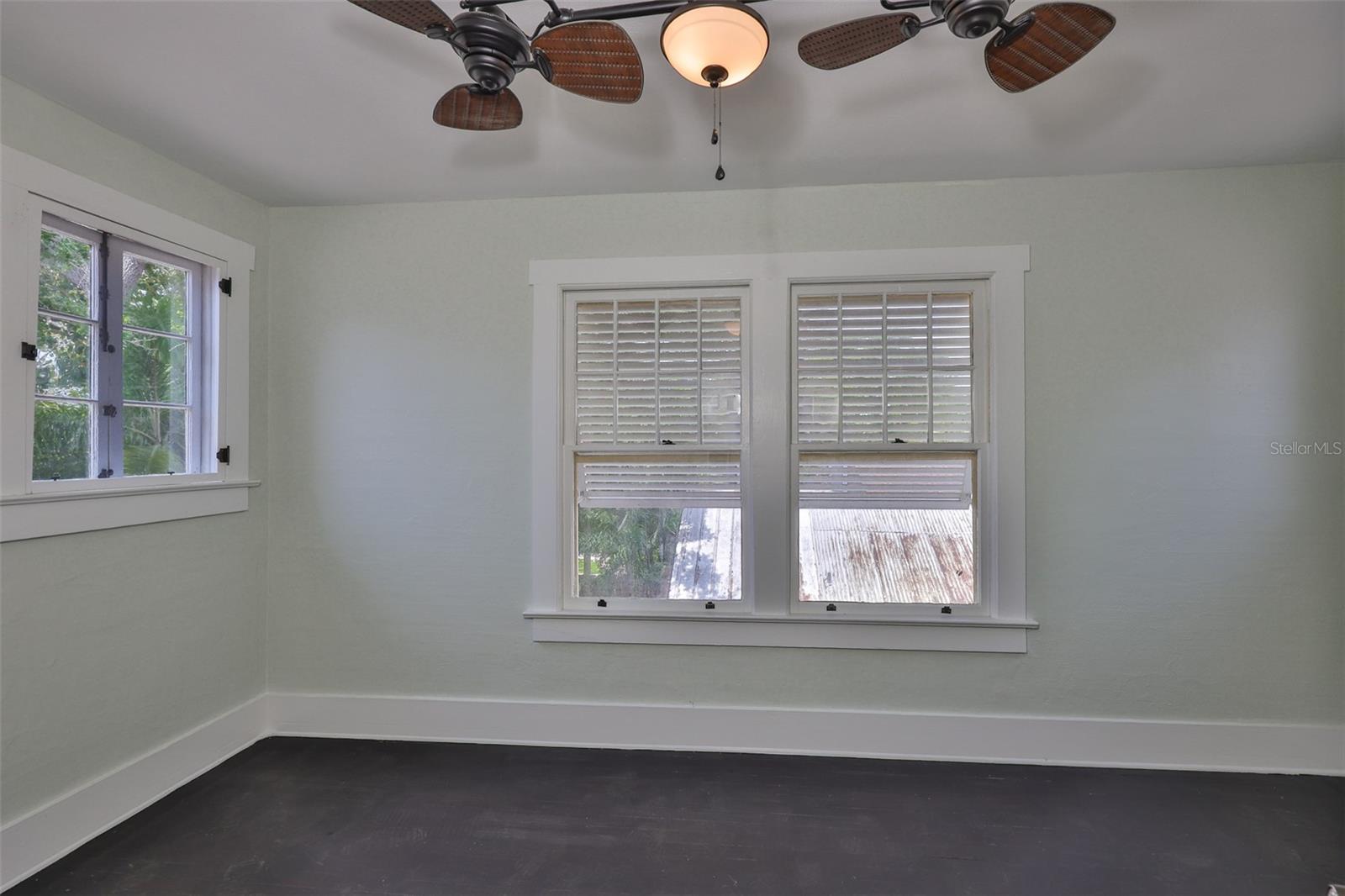Listing photo id 48 for 1825 2nd Street S