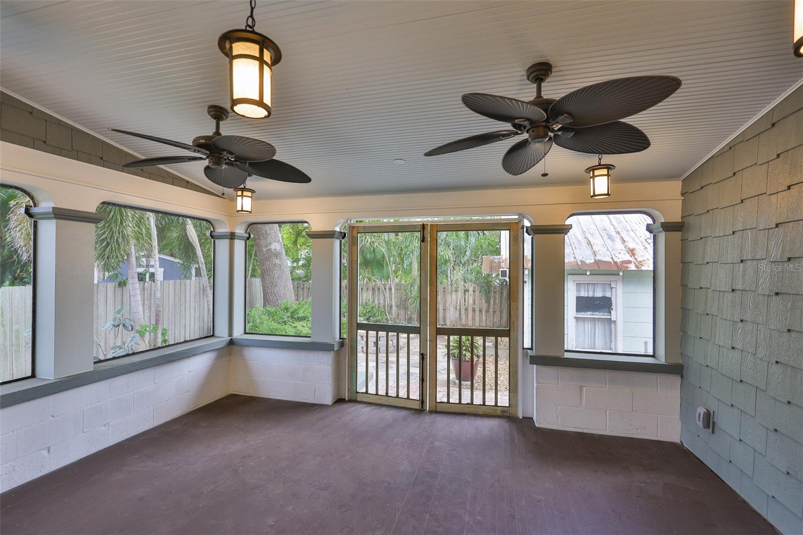 Listing photo id 53 for 1825 2nd Street S