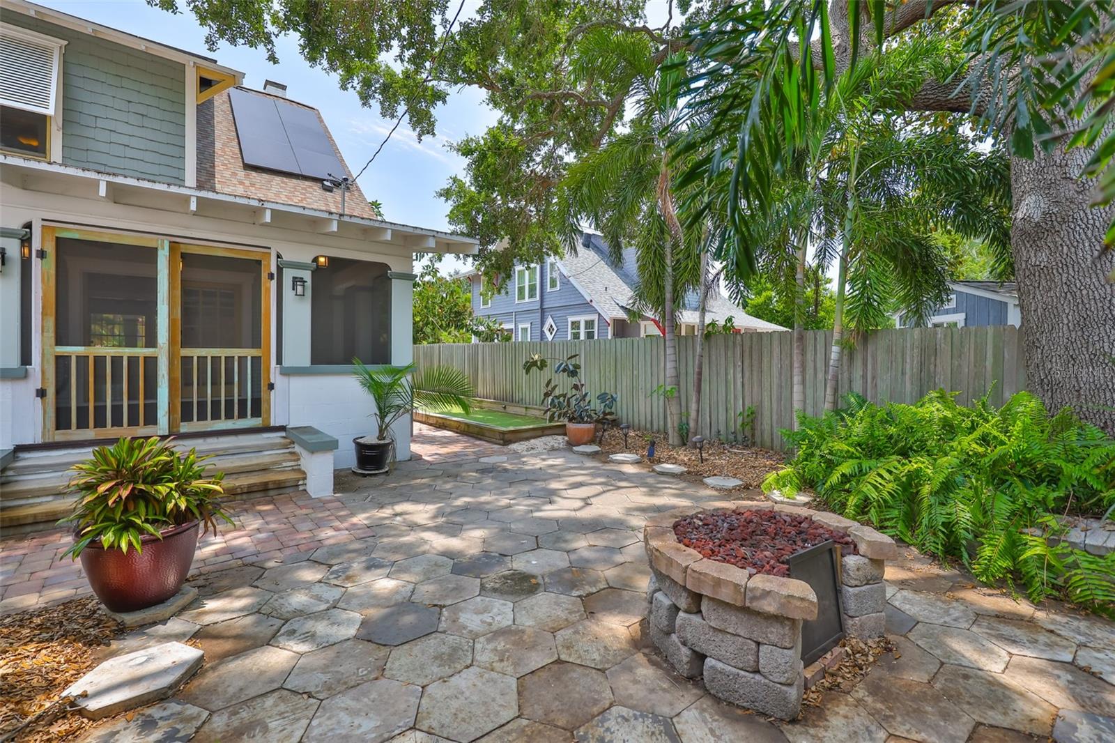 Listing photo id 55 for 1825 2nd Street S