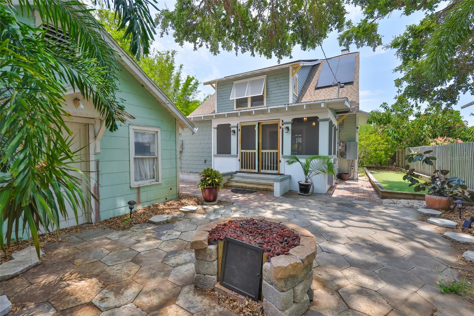 Listing photo id 56 for 1825 2nd Street S
