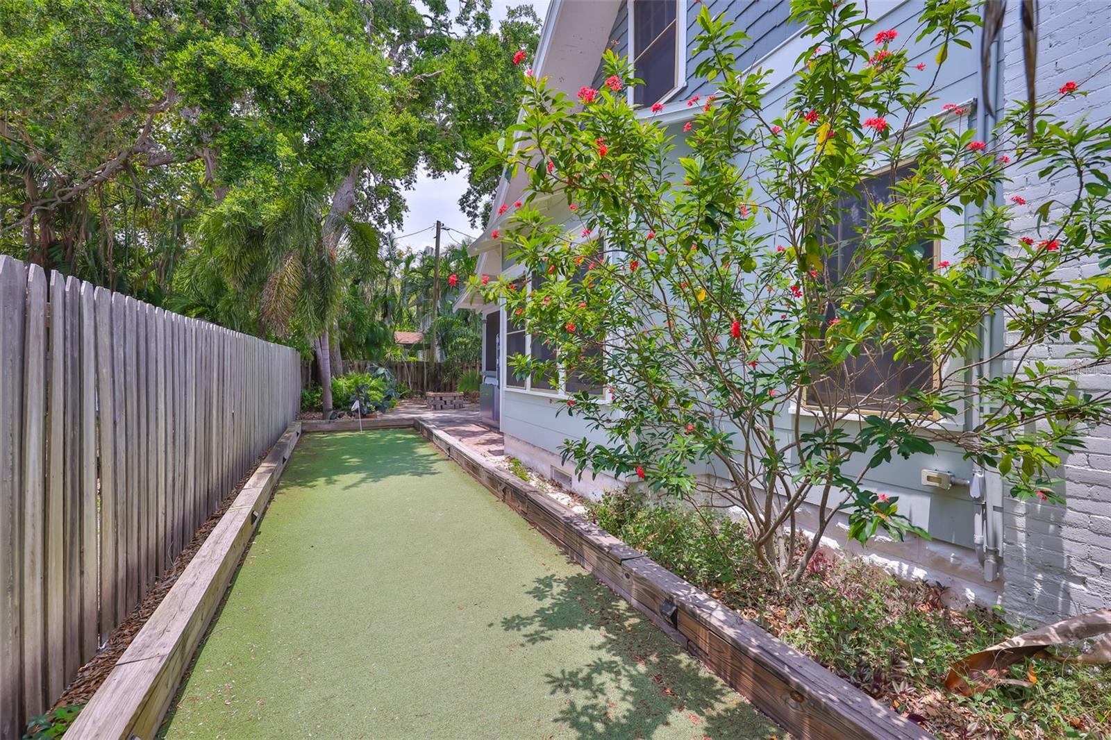 Listing photo id 57 for 1825 2nd Street S