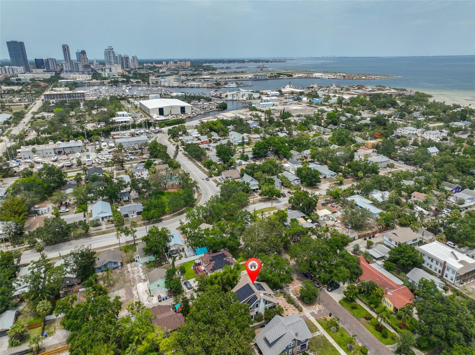 Listing photo id 4 for 1825 2nd Street S