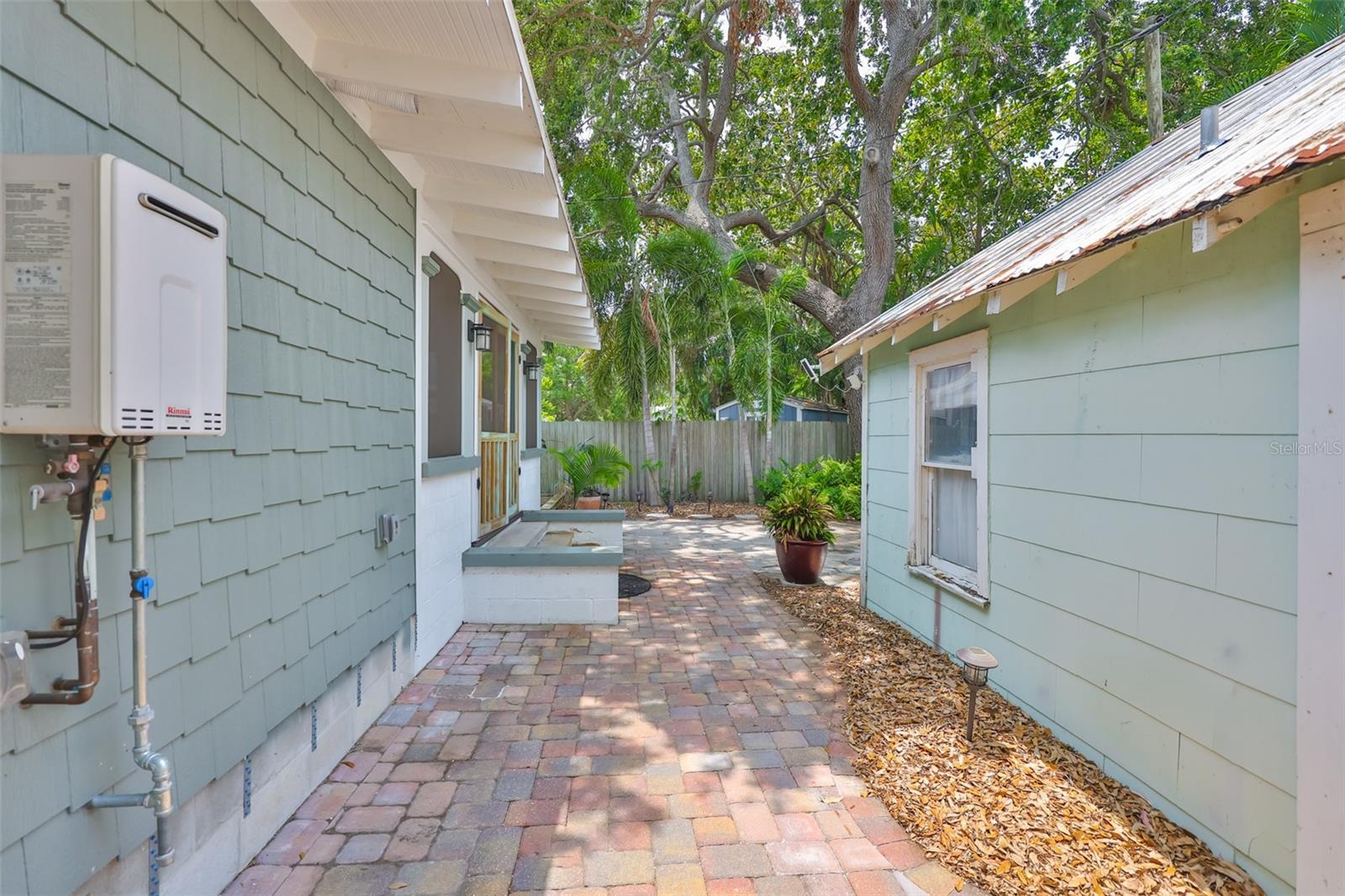 Listing photo id 59 for 1825 2nd Street S