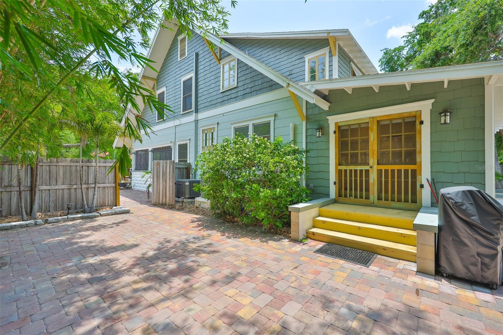 Listing photo id 60 for 1825 2nd Street S