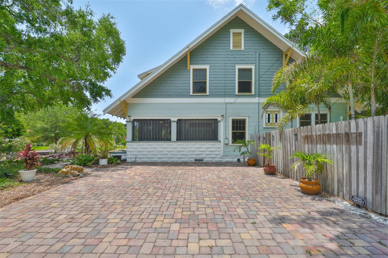 Listing photo id 68 for 1825 2nd Street S