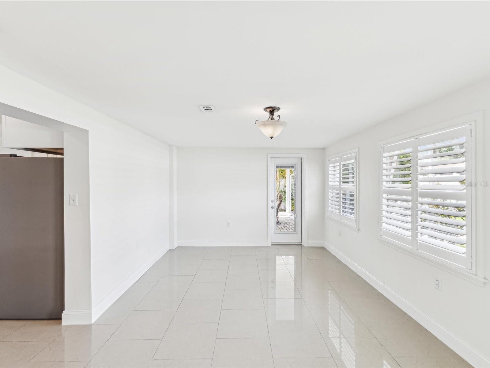 Image 10 of 36 For 2016 Cove Drive