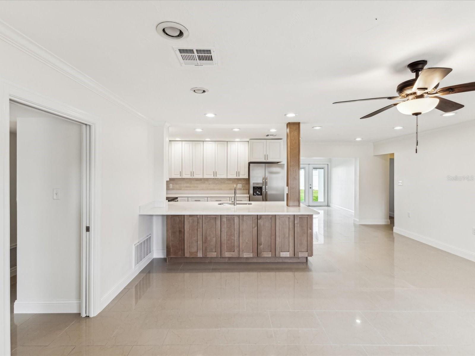 Image 5 of 36 For 2016 Cove Drive