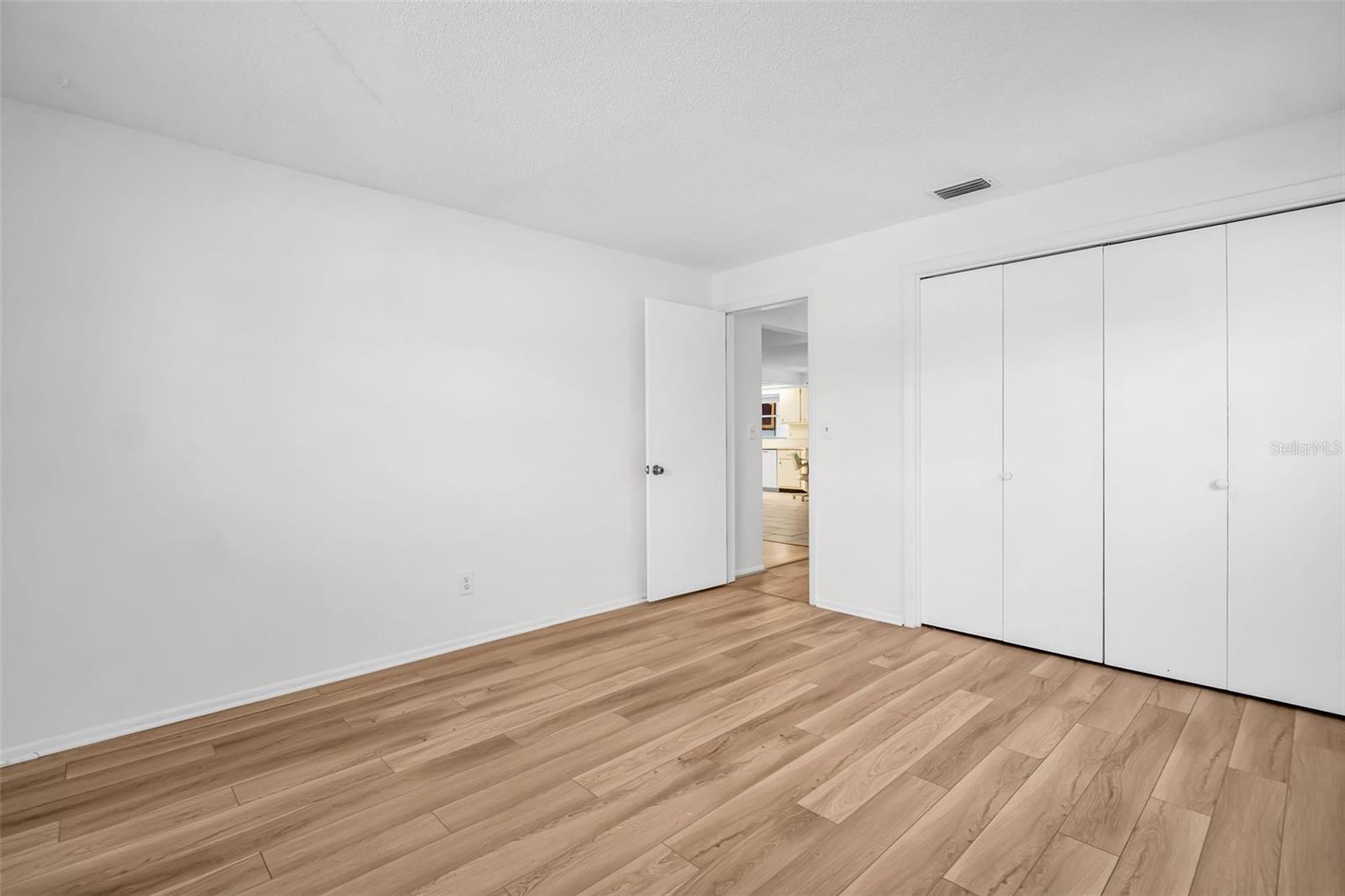 Image 10 of 49 For 1598 Brookside Boulevard