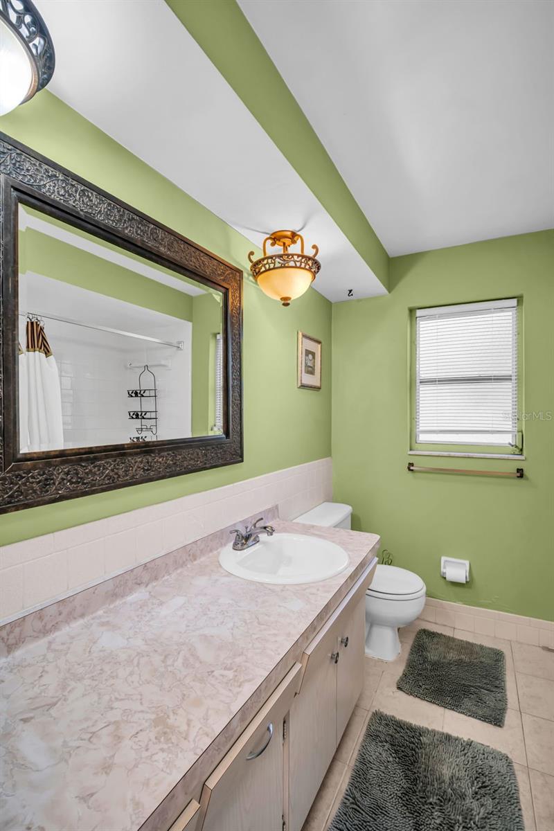 Image 11 of 49 For 1598 Brookside Boulevard