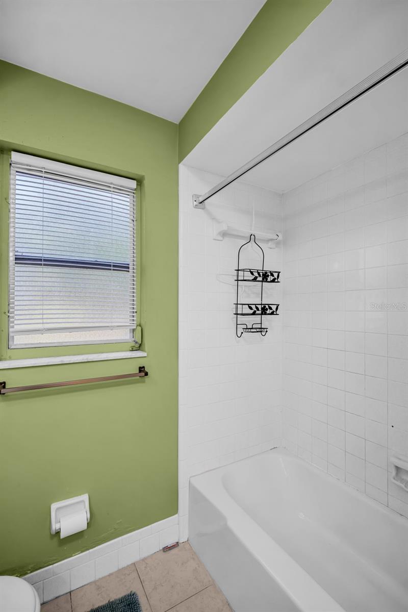 Image 12 of 49 For 1598 Brookside Boulevard