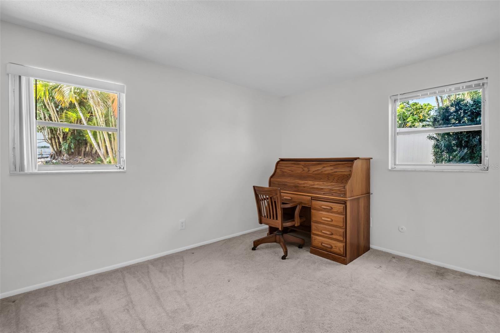 Image 13 of 49 For 1598 Brookside Boulevard