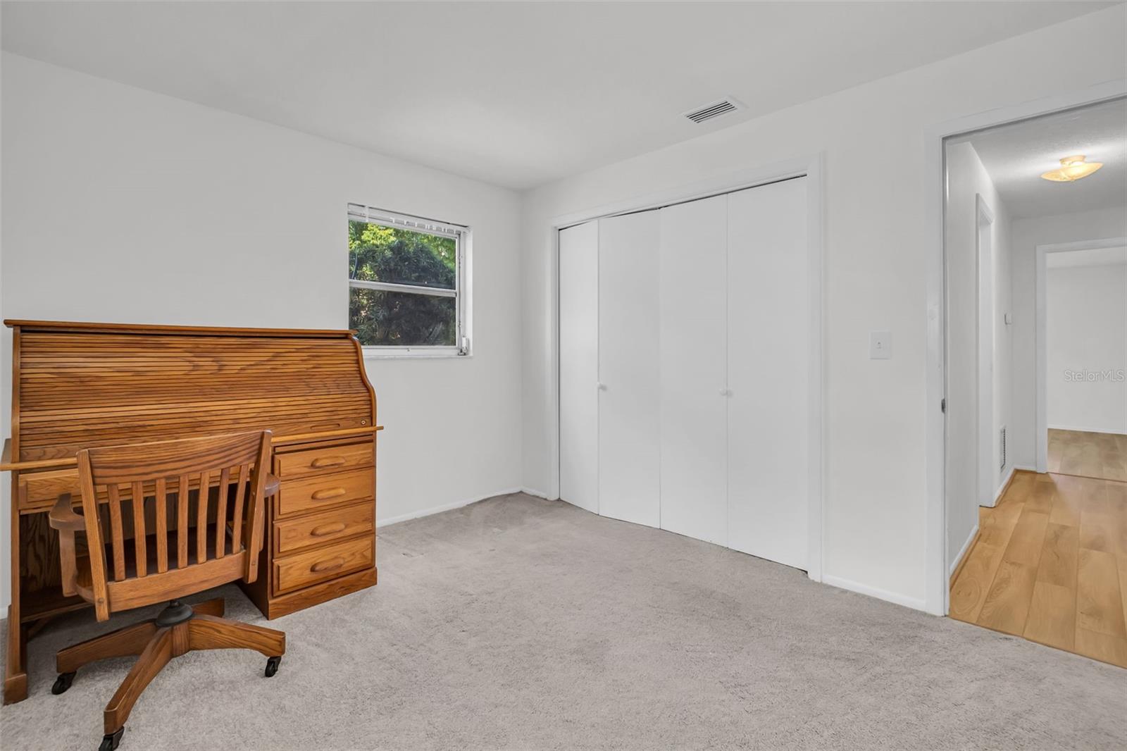 Image 14 of 49 For 1598 Brookside Boulevard