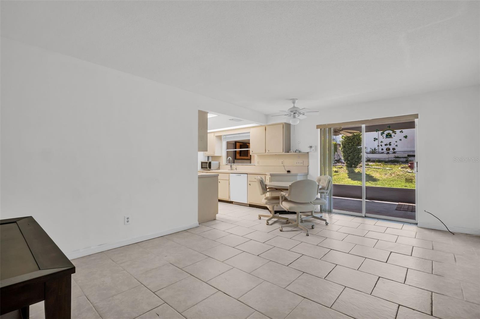 Image 15 of 49 For 1598 Brookside Boulevard