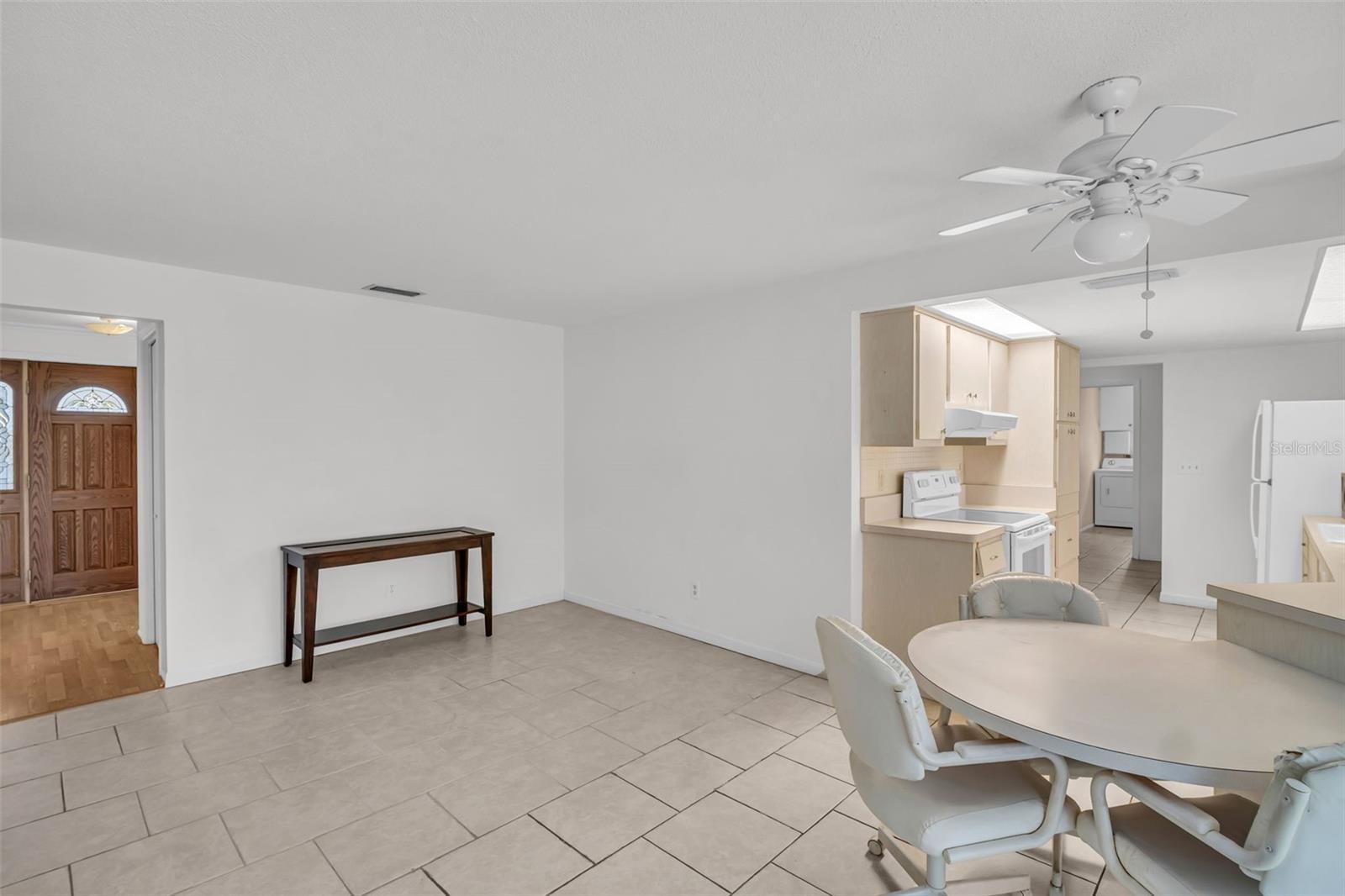 Image 17 of 49 For 1598 Brookside Boulevard