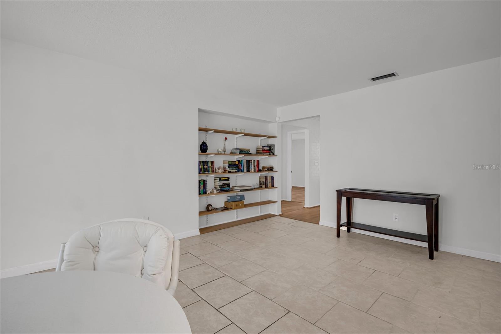 Image 18 of 49 For 1598 Brookside Boulevard