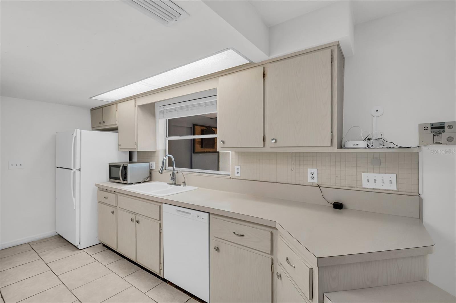 Image 19 of 49 For 1598 Brookside Boulevard