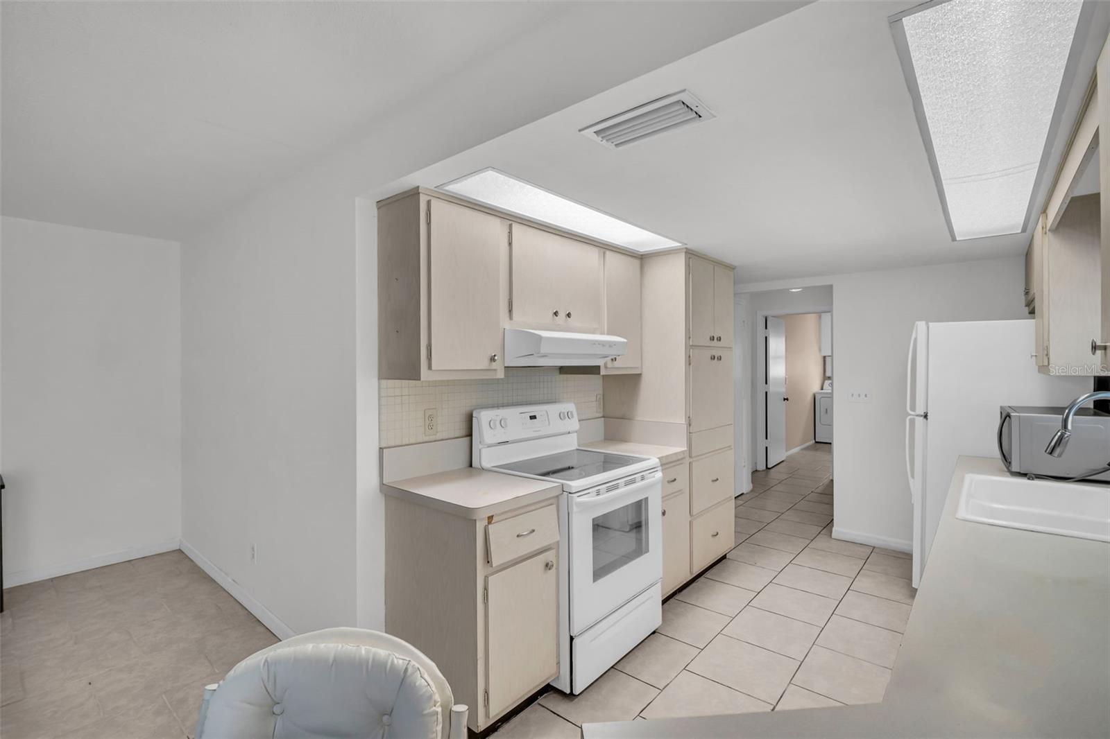 Image 20 of 49 For 1598 Brookside Boulevard
