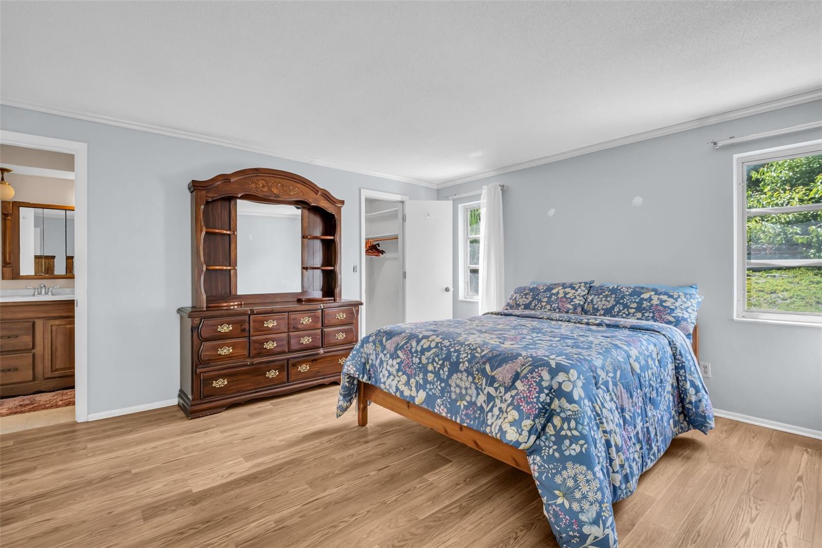Image 23 of 49 For 1598 Brookside Boulevard