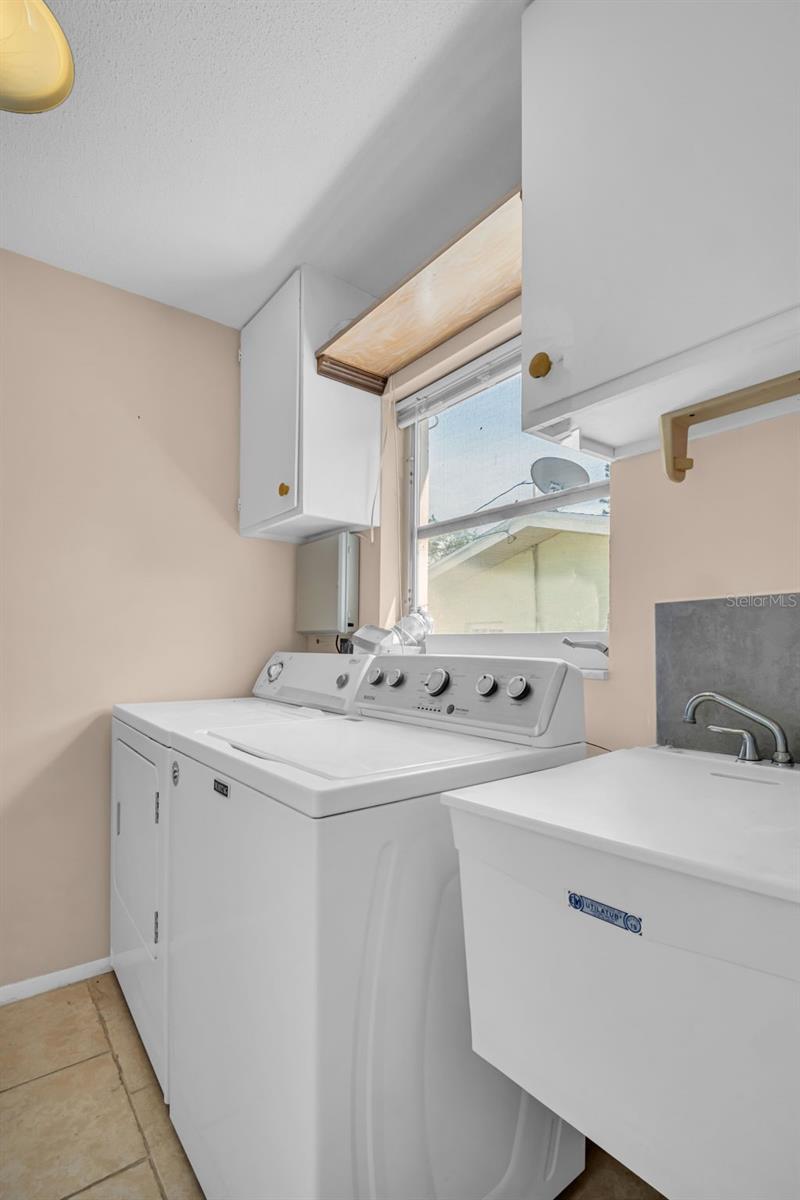 Image 30 of 49 For 1598 Brookside Boulevard