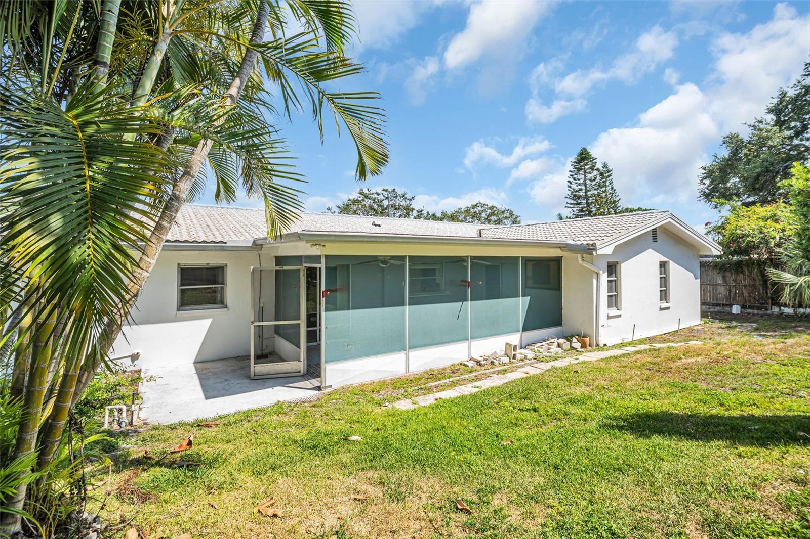 Image 35 of 49 For 1598 Brookside Boulevard