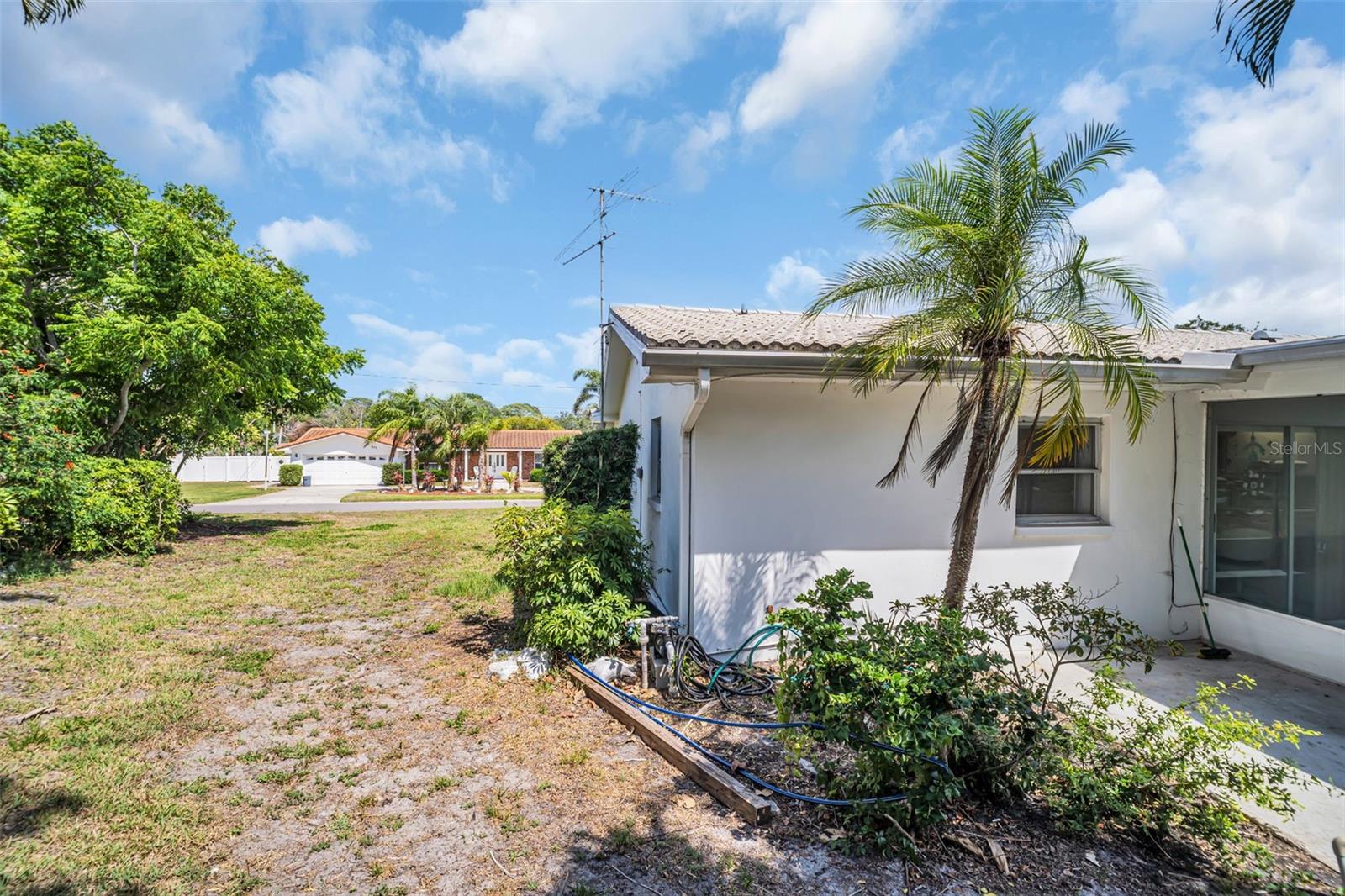 Image 38 of 49 For 1598 Brookside Boulevard