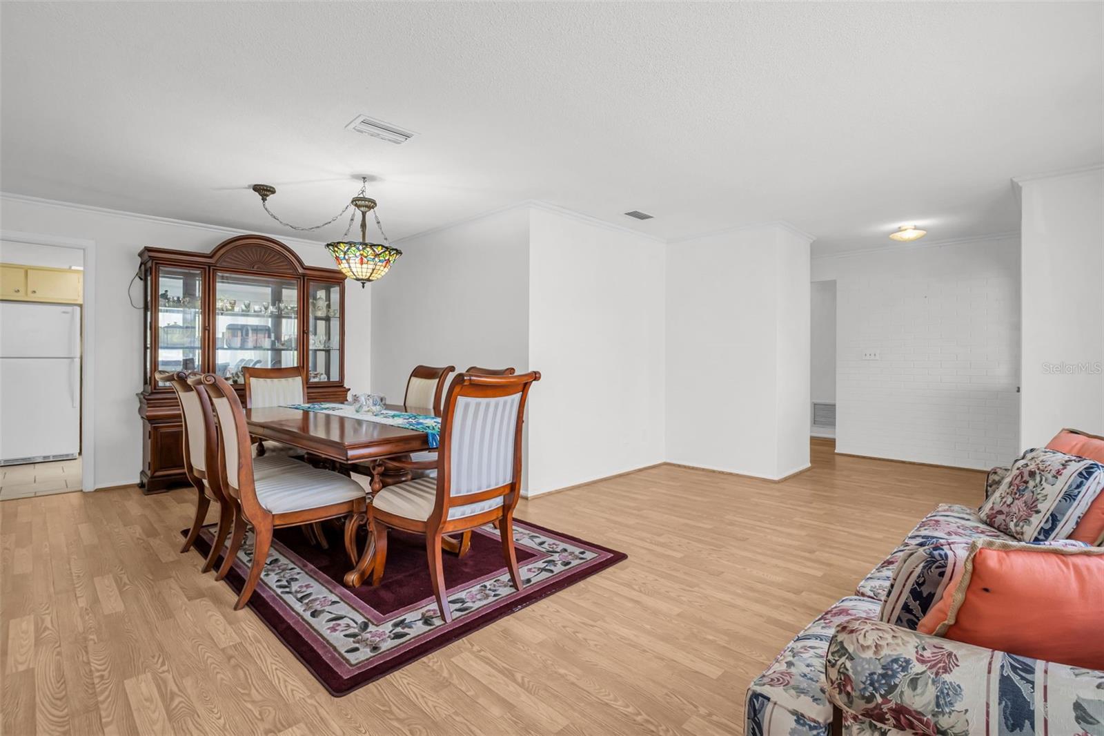 Image 6 of 49 For 1598 Brookside Boulevard