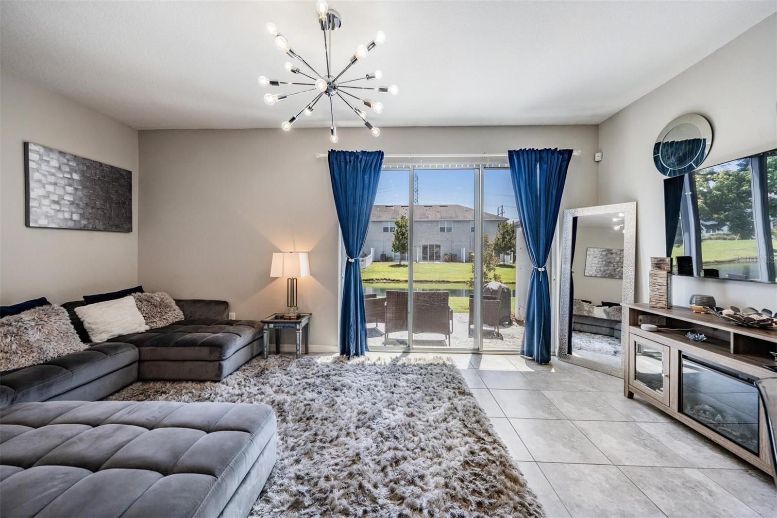 Listing photo id 8 for 7030 Summer Holly Place