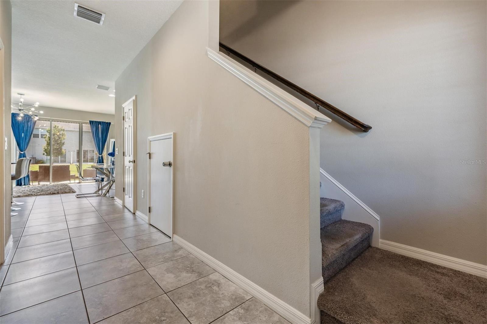 Listing photo id 9 for 7030 Summer Holly Place