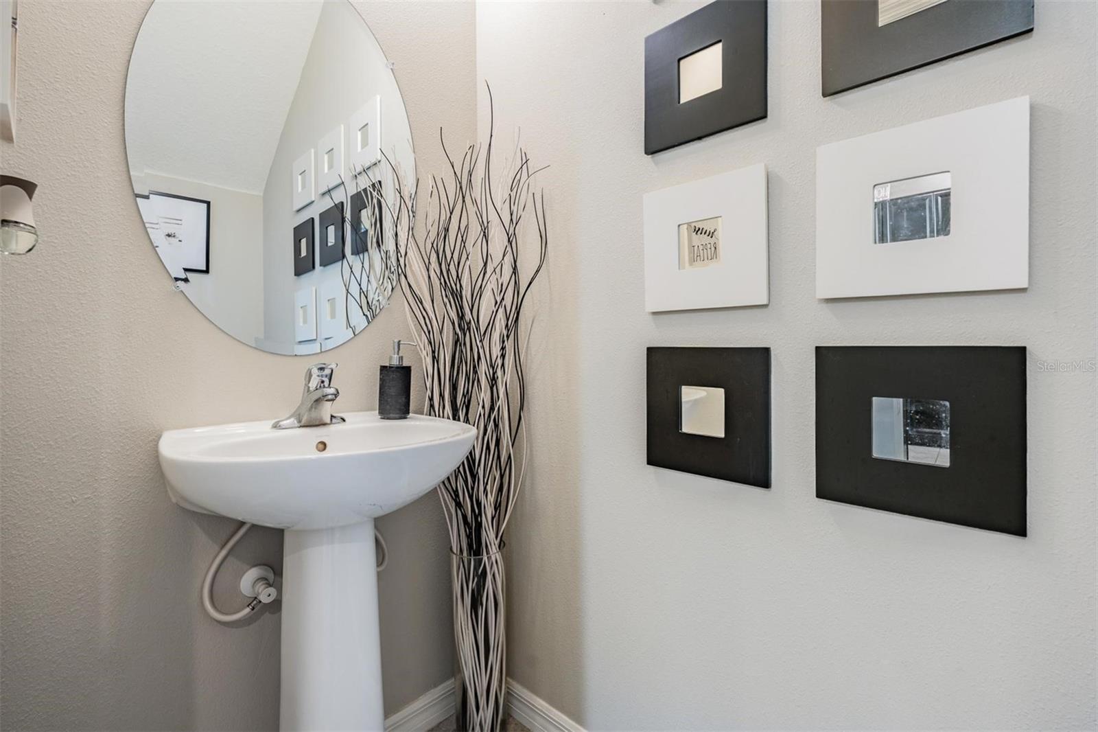 Listing photo id 10 for 7030 Summer Holly Place